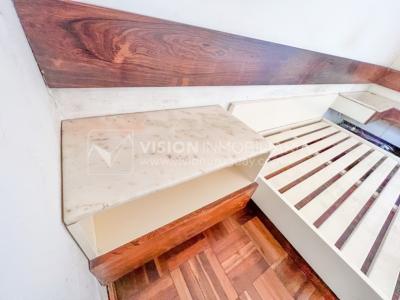 Casa en Venta de 3 Dormitorios, 2 Baños, Garaje, Jardín y Patio. 130 m2 construidos en Propiedad Horizontal -padrón de 290 m2-, en Malvín Sur a 50 mts. de Plaza Italia. U$ 220.000