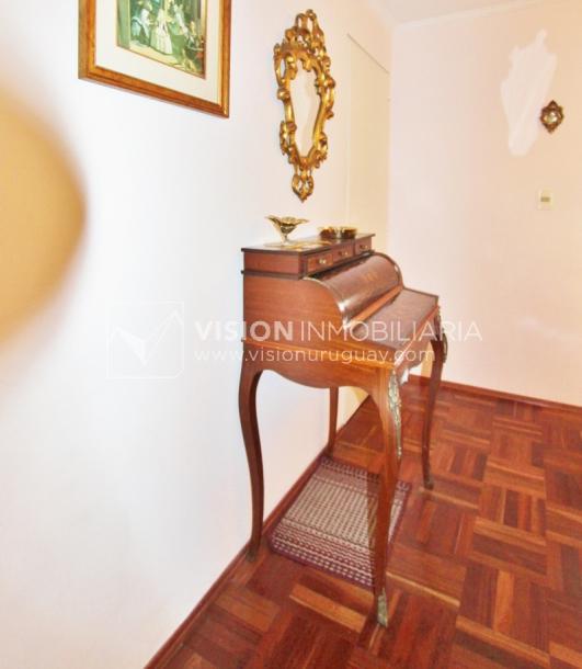 Acogedor apartamento en Pocitos, 3 dormitorios y 2 baños, cocina definida, todo al frente.-7