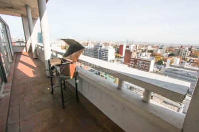 Tres Cruces Apto 1 Dorm, Piso 15 - vistas, Balcón y Terraza Lav, 43 m2.