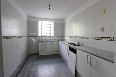 Padrón único de 641m2 en Pocitos con Casa de 13 ambientes, 302m2 construidos.