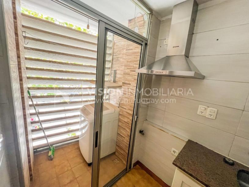 Apartamento con Renta en Venta al frente 2 Dormitorios 2 Baños, La Blanqueada, Av. 8 de Octubre, en Piso 3. Semiequipado. Amenities: 3 Parrilleros, gran Patio Juegos para Niños. Portería y Vigilancia-18