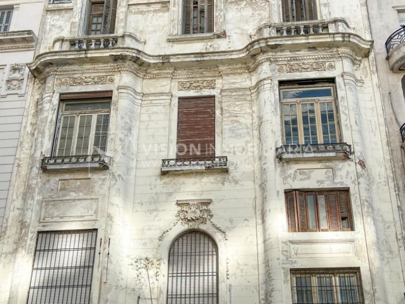 Venta de Palacete: Mansión señorial de 1913 de 690 m2 interiores y 224 de terrazas; 4 plantas, una reciclada inmaculada de gran nivel, completamente Amueblada. Ciudad Vieja. Inversión: U$ 400.000 dólares-78