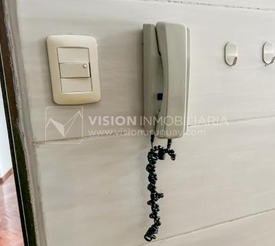 Apartamento con Renta en Venta al frente 2 Dormitorios 2 Baños, La Blanqueada, Av. 8 de Octubre, en Piso 3. Semiequipado. Amenities: 3 Parrilleros, gran Patio Juegos para Niños. Portería y Vigilancia