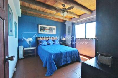 Espectacular Casa en Punta del Diablo a pasos del mar; piscina climatizada, barbacoa, chillout.