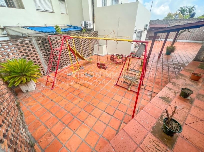 Apartamento con Renta en Venta al frente 2 Dormitorios 2 Baños, La Blanqueada, Av. 8 de Octubre, en Piso 3. Semiequipado. Amenities: 3 Parrilleros, gran Patio Juegos para Niños. Portería y Vigilancia-69