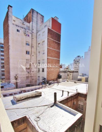 Excelente Apartamento en Pocitos, Pagola casi Rambla; 3 dormitorios y 2 baños, cocina definida. Con Garaje.