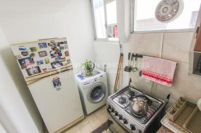 Apartamento en Pocitos, 2 dormitorios y 1 baño, Al Frente, 400 mts de Rambla, con Estufa a Leña y con Balcón - U$ 175.000