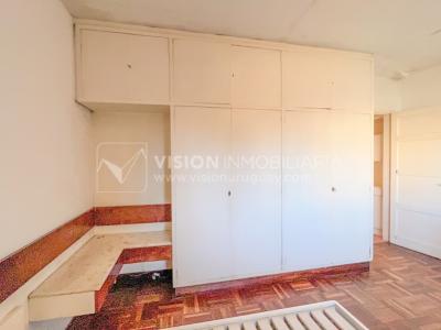 Casa en Venta de 3 Dormitorios, 2 Baños, Garaje, Jardín y Patio. 130 m2 construidos en Propiedad Horizontal -padrón de 290 m2-, en Malvín Sur a 50 mts. de Plaza Italia. U$ 220.000
