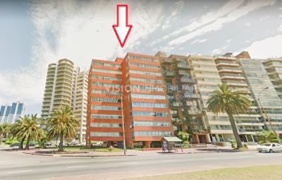 Apartamento en Rambla Piso alto al Puertito del Buceo 3 dorm + Servicio, 180 m2; Alquiler U$S 2.250 / GC $31.000