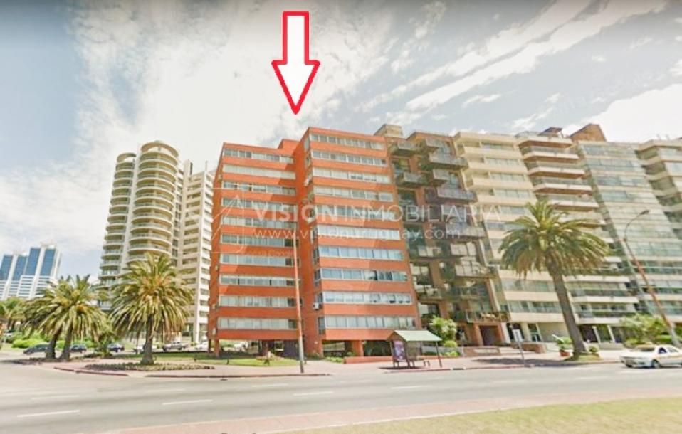 Apartamento en Rambla Piso alto al Puertito del Buceo 3 dorm + Servicio, 180 m2; Alquiler U$S 2.250 / GC $31.000-27