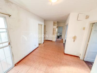 Casa en Venta de 3 Dormitorios, 2 Baños, Garaje, Jardín y Patio. 130 m2 construidos en Propiedad Horizontal -padrón de 290 m2-, en Malvín Sur a 50 mts. de Plaza Italia. U$ 220.000