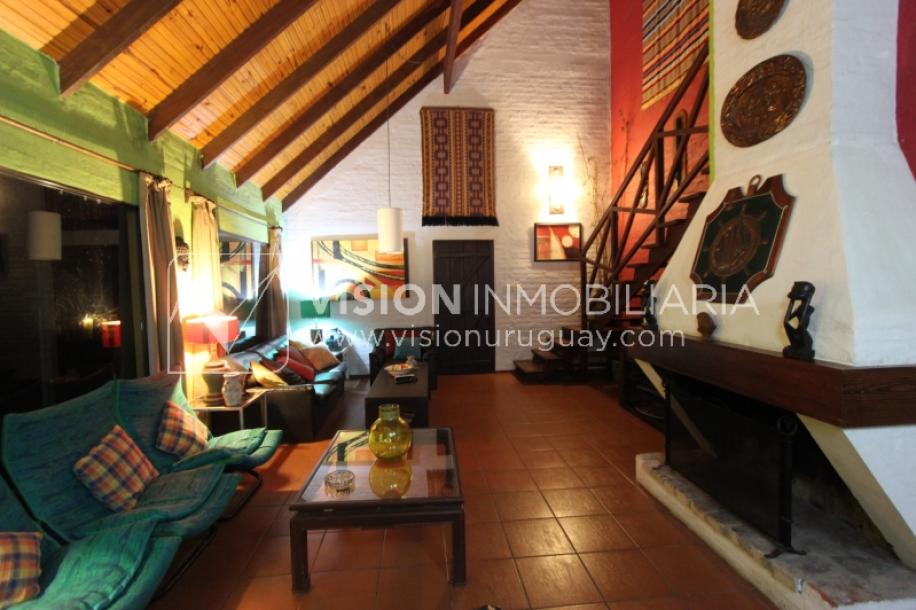 Espectacular Casa en Punta del Diablo a pasos del mar; piscina climatizada, barbacoa, chillout.-81