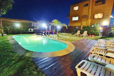 Espectacular Casa en Punta del Diablo a pasos del mar; piscina climatizada, barbacoa, chillout.