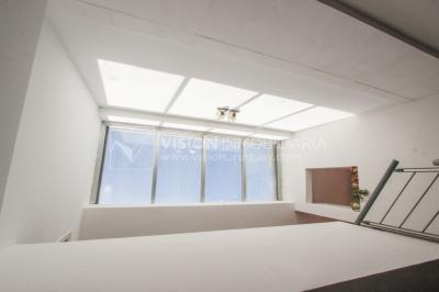 Casa inmaculada, reciclaje gran nivel, diseño y confort, Padrón Único, Punta Carretas; 3 dorm y 3 baños, barbacoa cerrada y terraza al frente, patio interior, 202 m2 construidos. A 20 mts. de Rambla, vista lateral al mar.