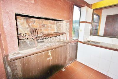 Espectacular Casa en Punta del Diablo a pasos del mar; piscina climatizada, barbacoa, chillout.