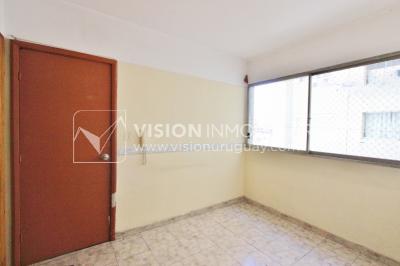 Excelente Apartamento en Pocitos, Pagola casi Rambla; 3 dormitorios y 2 baños, cocina definida. Con Garaje.