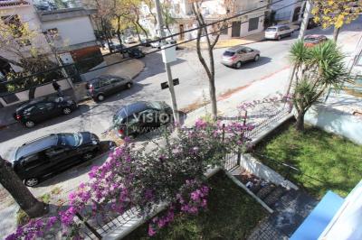 Padrón único de 641m2 en Pocitos con Casa de 13 ambientes, 302m2 construidos.