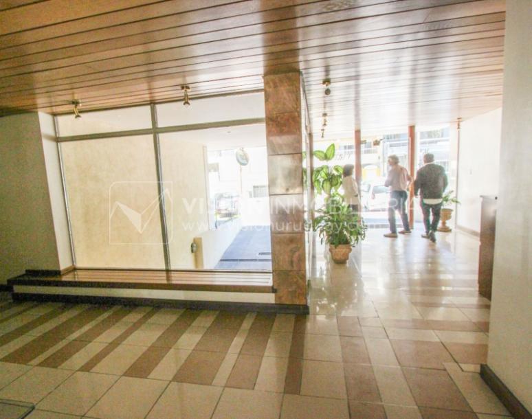 Apto Pocitos esq. Rambla, 3 Dorm 2 Baños, Cocina definida, 2do Piso al Frente, Garaje.-31