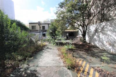 Padrón único de 641m2 en Pocitos con Casa de 13 ambientes, 302m2 construidos.