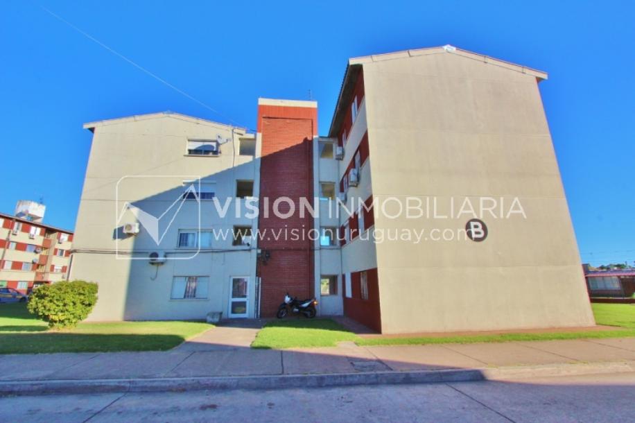 Apartamento de 2 dormitorios y 1 baño, Villa Española, 2do piso.-19