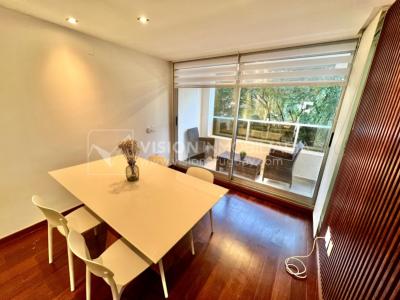 Apartamento en Venta en Pocitos / Punta Carretas.  Bajó de Precio!!  2 Dormitorios, uno en Suite con Vestidor.  2 Baños, Balcón, terminaciones Premium.  Se vende Amueblado. Tiene cómodo Garaje para 1 auto.  Piso 4 al frente.  Amenities: Barbacoa y Gy