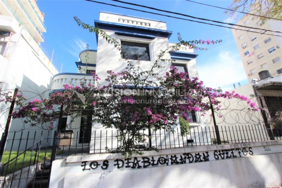 Padrón único de 641m2 en Pocitos con Casa de 13 ambientes, 302m2 construidos.-7