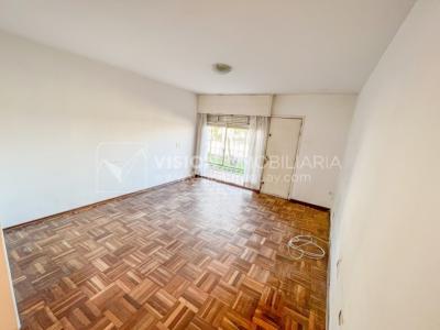 Casa en Venta de 3 Dormitorios, 2 Baños, Garaje, Jardín y Patio. 130 m2 construidos en Propiedad Horizontal -padrón de 290 m2-, en Malvín Sur a 50 mts. de Plaza Italia. U$ 220.000