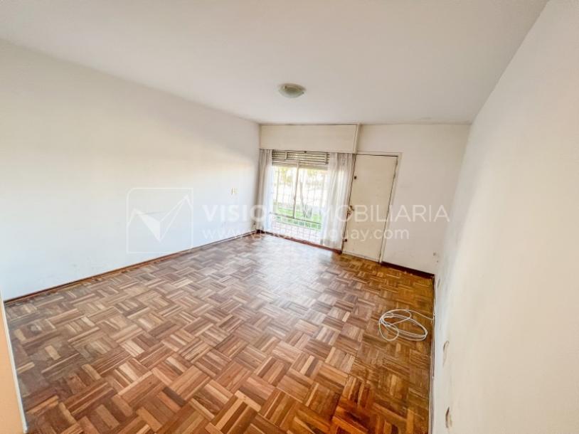 Casa en Venta de 3 Dormitorios, 2 Baños, Garaje, Jardín y Patio. 130 m2 construidos en Propiedad Horizontal -padrón de 290 m2-, en Malvín Sur a 50 mts. de Plaza Italia. U$ 220.000-35