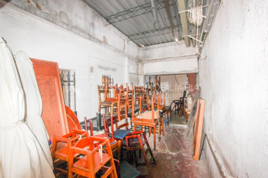 Padrón Único de 280 m2 en Punta Carretas a 50 mts. de Rambla. 132 m2 construidos. Ideal para proyectar su casa, edificio de 3 o 4 pisos, empresa, local gastronómico o restaurante, clínica, instituto u otro. Originalmente 2 dorm y 2 baños, garaje, pat-54