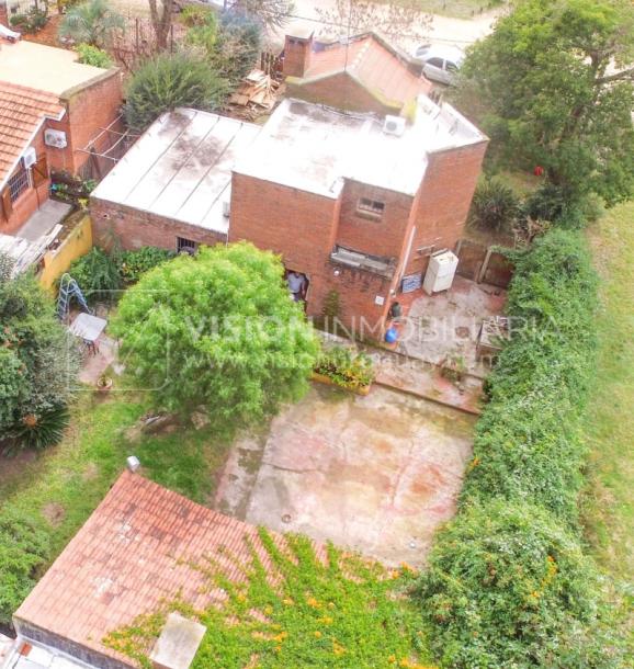 Casa moderna 2 dorm, 2 baños, 409 m2 terreno y 157m2 construidos, Fortin de Santa Rosa, con buen fondo y barbacoa, Garaje.-46