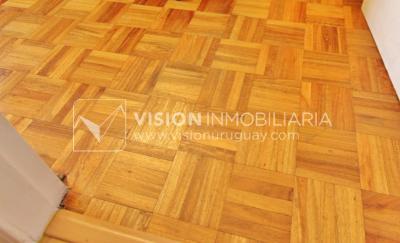 Apartamento con Renta al frente sobre Av. 8 de Octubre casi Propios, en 5to Piso, 3 dormitorios y 1 baño, impecable