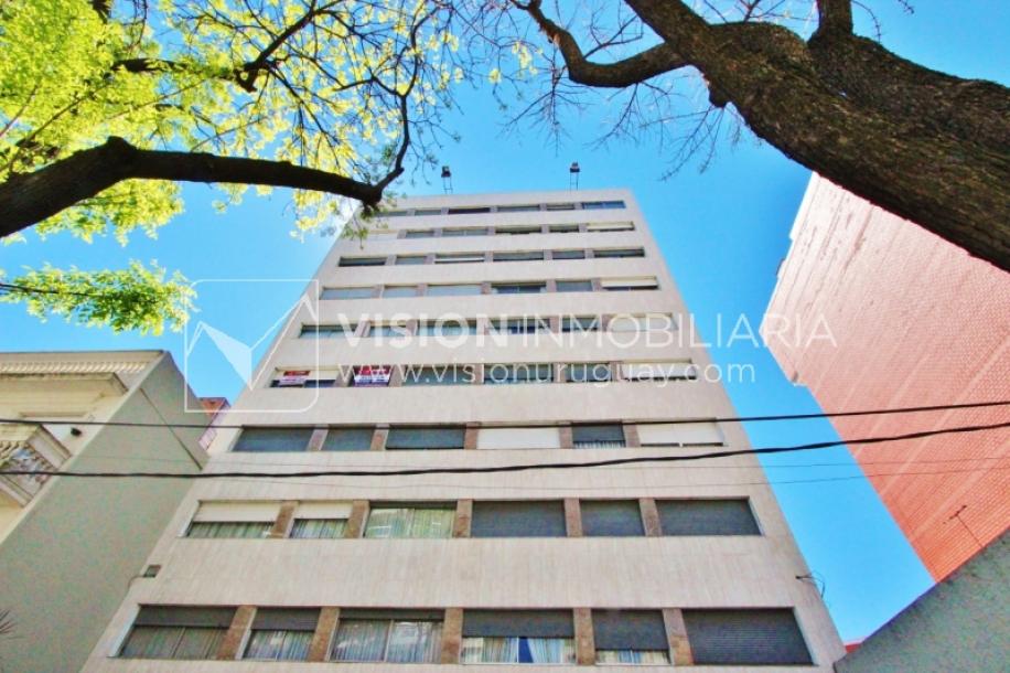 Excelente Apartamento en Pocitos, Pagola casi Rambla; 3 dormitorios y 2 baños, cocina definida. Con Garaje.-51