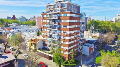 Acogedor apartamento en Pocitos, 3 dormitorios y 2 baños, cocina definida, todo al frente.