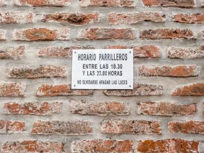 Apartamento con Renta en Venta al frente 2 Dormitorios 2 Baños, La Blanqueada, Av. 8 de Octubre, en Piso 3. Semiequipado. Amenities: 3 Parrilleros, gran Patio Juegos para Niños. Portería y Vigilancia