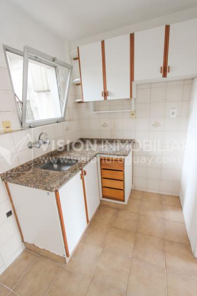 Apto. 1 Dorm. divino punto en Pocitos, a 200m de Rambla, 34m2. Alquiler $26.000 / GC $3500