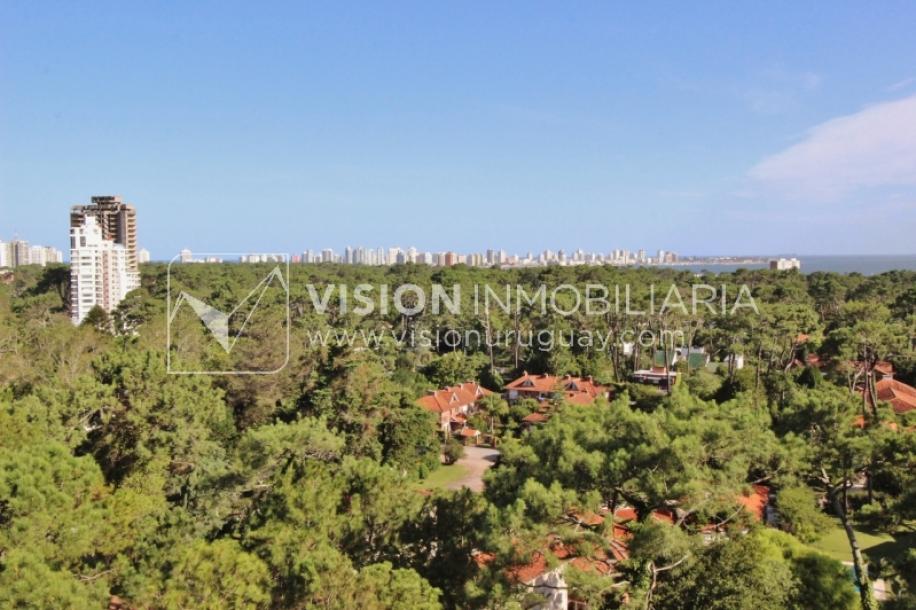 Apartamento en piso alto, 2 dorm. y servicio, muy amplios ambientes 118m2 con amenities y gran confort.-28