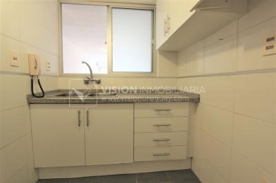 Apartamento al Frente de 1 Dormitorio y 1 Baño, impecable, Pocitos