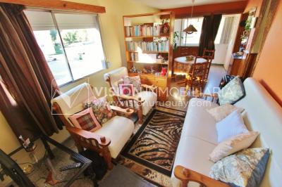 Apartamento de 2 dormitorios y 1 baño, Villa Española, 2do piso.