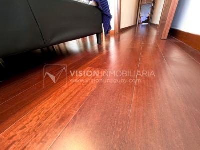 Apartamento en Venta en Pocitos / Punta Carretas.  Bajó de Precio!!  2 Dormitorios, uno en Suite con Vestidor.  2 Baños, Balcón, terminaciones Premium.  Se vende Amueblado. Tiene cómodo Garaje para 1 auto.  Piso 4 al frente.  Amenities: Barbacoa y Gy