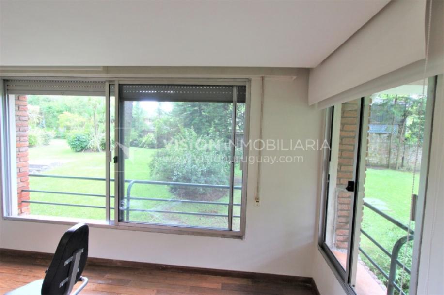 Alquile U$S 3.900 /mes - Distinguido Apartamento en Carrasco de 234 m2, 4 Dormitorios más Servicio, 2 Garajes.-11