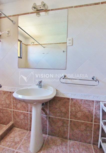 Espectacular Casa en Punta del Diablo a pasos del mar; piscina climatizada, barbacoa, chillout.-59