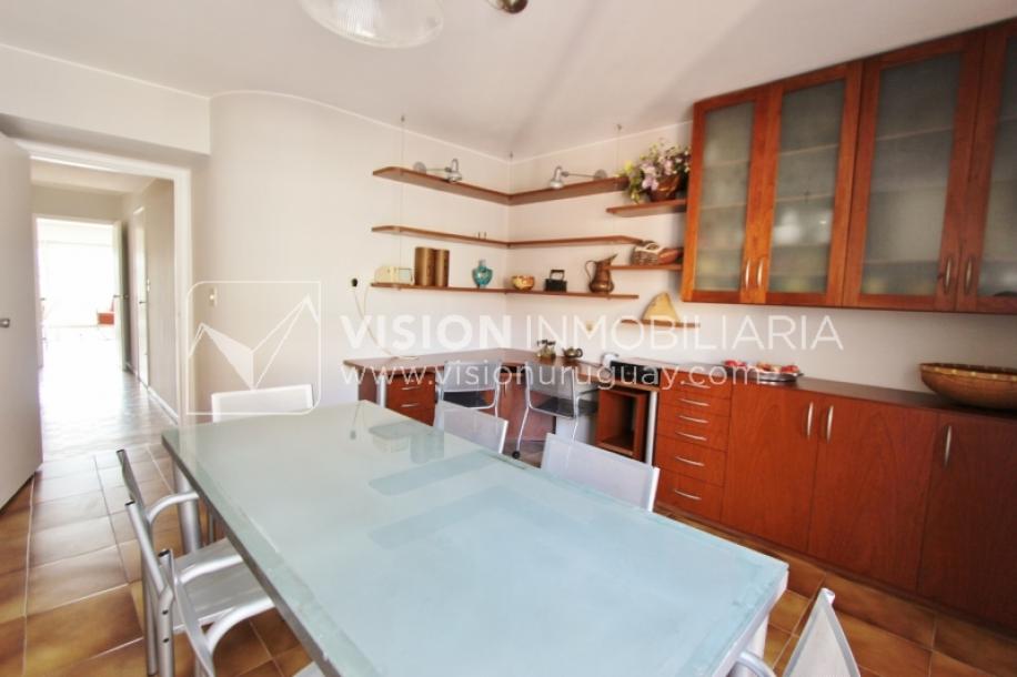 Alquila Apto. de 200m2 sobre el Parque Villa Biarritz, 3 dorm+servicio, garaje-57