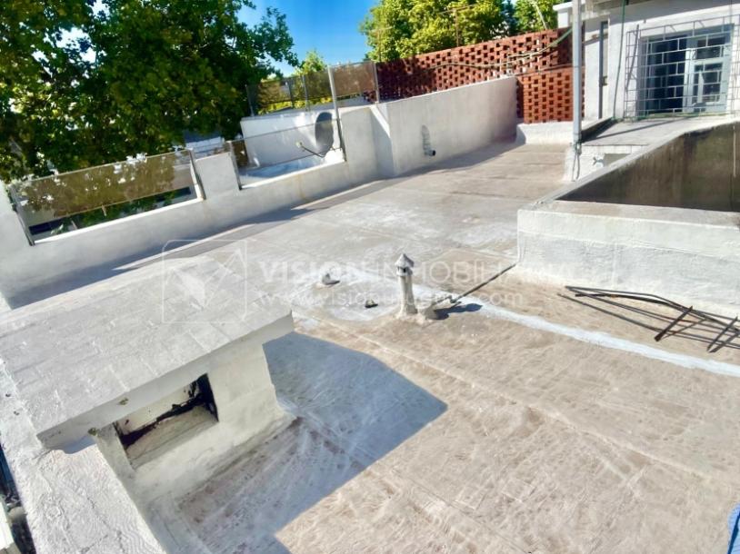 Apartamento Duplex en Venta ideal Renta. Al frente, 4 Dormitorios y 2 Baños, La Unión sobre Av. 8 de Octubre, Piso 1 por escalera, reciclado, impecable para entrar ya. 204 m2 totales 111 m2 interiores + 93 m2 Terrazas. Parrillero.-47