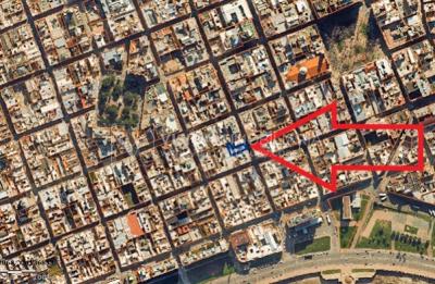 Oportunidad de Inversión: Venta de Mansión de 1905 de prestancia Señorial. Son 676 m2 en 2 plantas. Inmaculada, gran nivel. Amueblada. Ciudad Vieja. Terreno de 393 m2. Fachada de 10,5 mts. por calle Misiones. Protección Patrimonial grado 3 - U$ 507.1