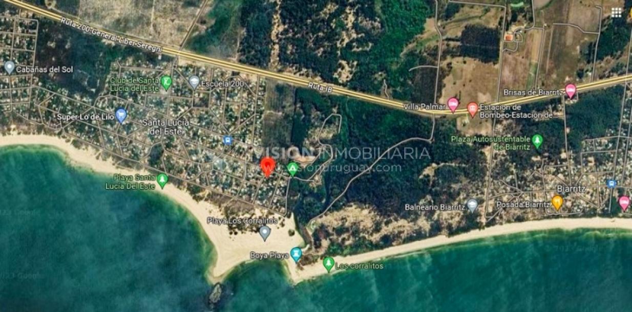 Venta de Casa en Santa Lucia del Este: 2 Dorm. y Baño, más Apto. 1 Dorm. y Baño. Estufa a Leña, Parrillero, Jardín, Fondo, Cochera Porsche, Cerco. 554 m2 de Terreno, 125 m2 construidos. a 150 mts de la Rambla. Se vende Totalmente Amueblada y Equipada-50