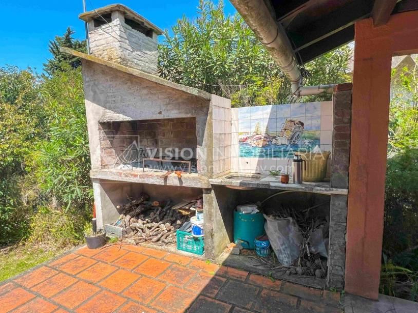 Venta de Casa en Santa Lucia del Este: 2 Dorm. y Baño, más Apto. 1 Dorm. y Baño. Estufa a Leña, Parrillero, Jardín, Fondo, Cochera Porsche, Cerco. 554 m2 de Terreno, 125 m2 construidos. a 150 mts de la Rambla. Se vende Totalmente Amueblada y Equipada-14