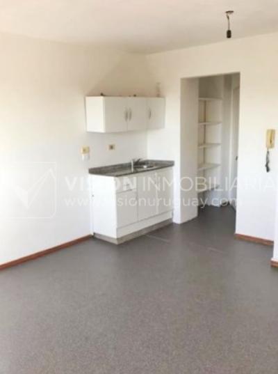 Monoambiente para Inversión frente a Tres Cruces Terminal y Shopping, Piso 4. Renta $13.000 pesos - INVIERTA U$ 73.500 dólares.