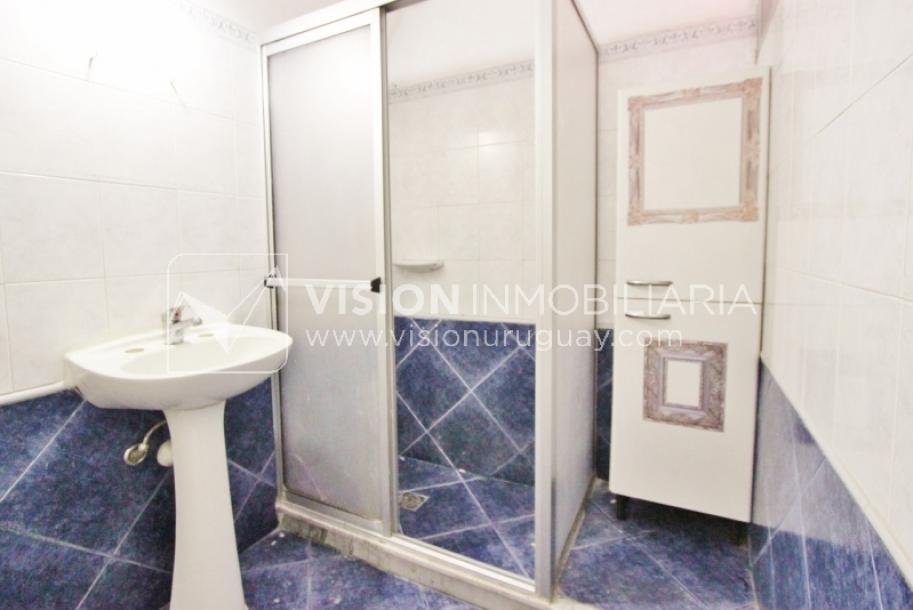 Excelente Apartamento en Pocitos, Pagola casi Rambla; 3 dormitorios y 2 baños, cocina definida. Con Garaje.-26