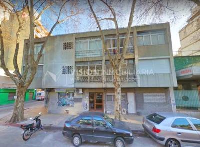 Apto. con Renta, 2 Dorm y 2 Baños, 63 m2, Cordón Sur, 2do Piso por Escalera, Parrillero compartido