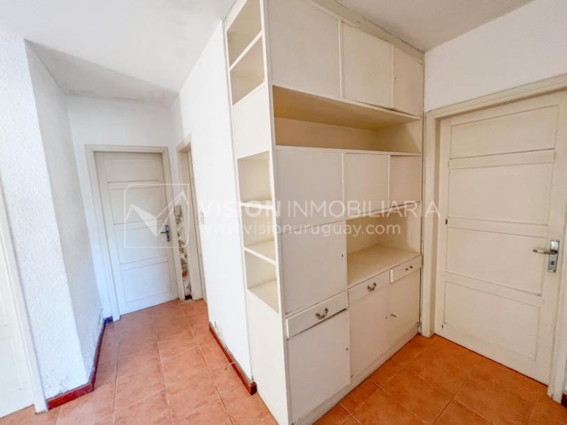 Casa en Venta de 3 Dormitorios, 2 Baños, Garaje, Jardín y Patio. 130 m2 construidos en Propiedad Horizontal -padrón de 290 m2-, en Malvín Sur a 50 mts. de Plaza Italia. U$ 220.000-39